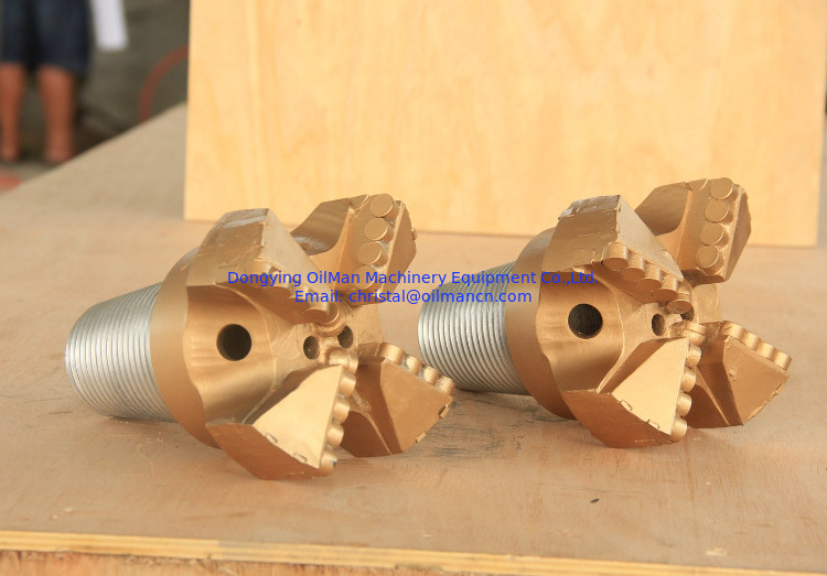 PDC Drag Bit PDC Drill Bit 3 Wing 4 Wing 5 Wing Drag Bit Para perfuração de poços de água